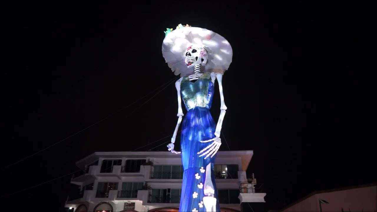Puerto Vallarta has just broken the GUINNESS WORLD RECORDS™ for the Tallest Calavera Catrina.