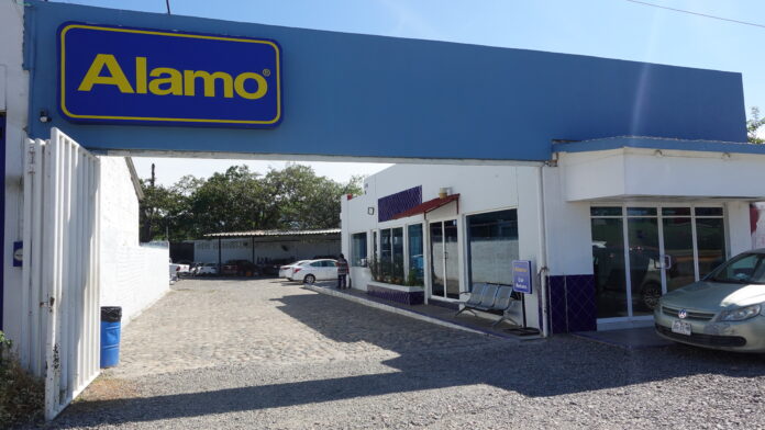 Where to rent reliable cars for Puerto Vallarta sightseeing.