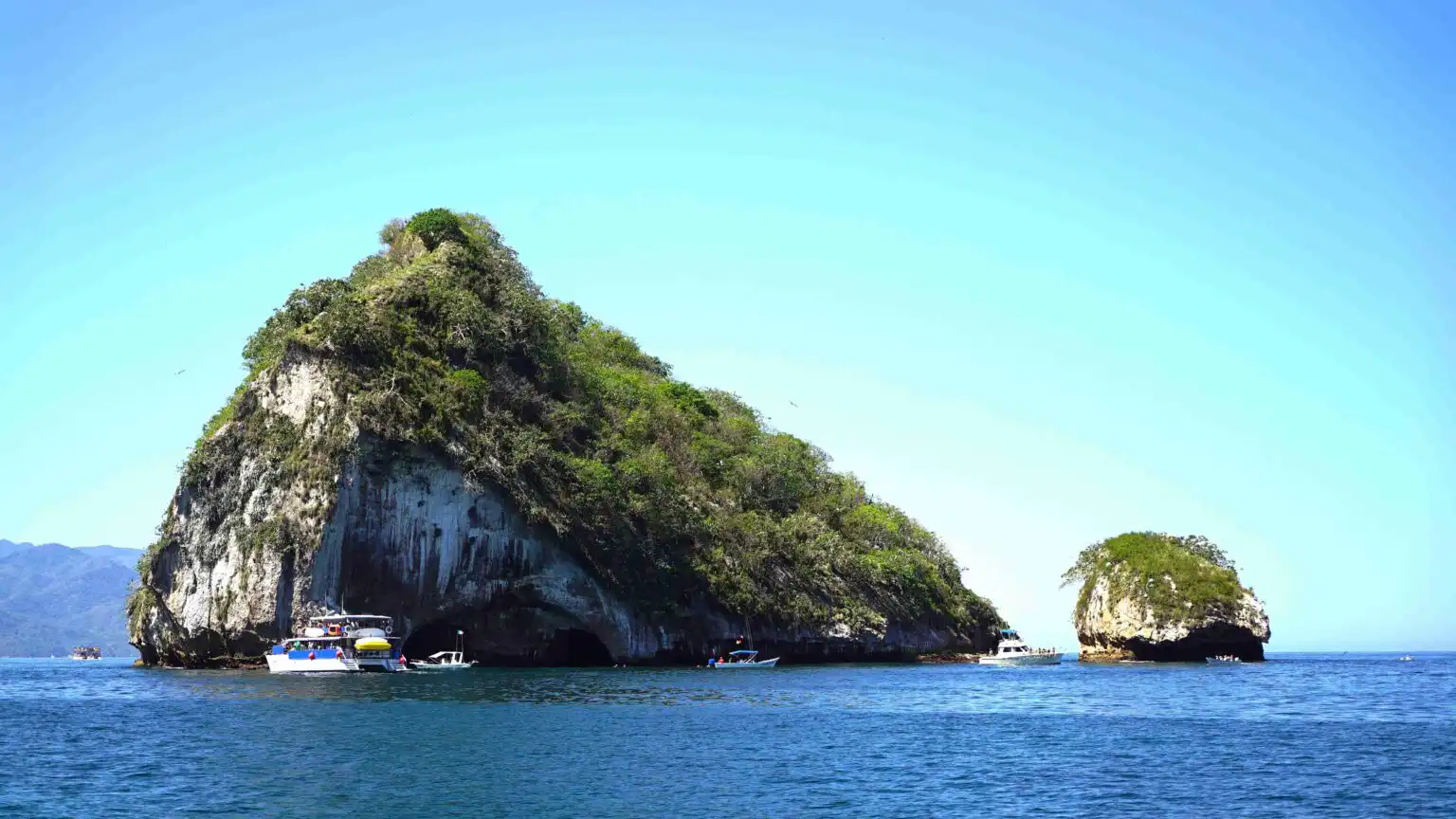 Puerto Vallarta's Natural Aquarium Los Arcos https://promovisionpv.com/puerto-vallartas-natural-aquarium-los-arcos/