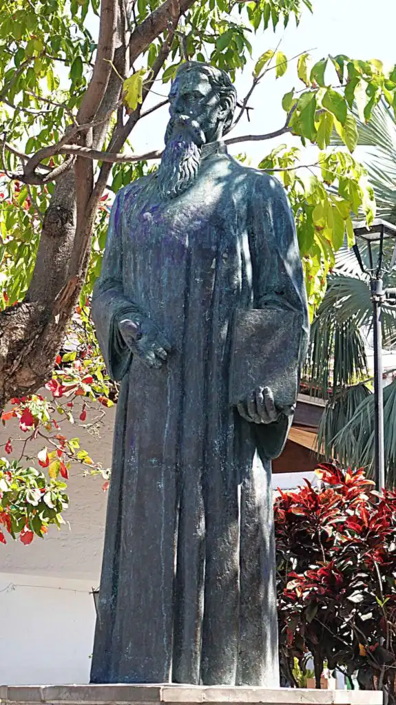 A Tour of Puerto Vallarta Iconic Statues