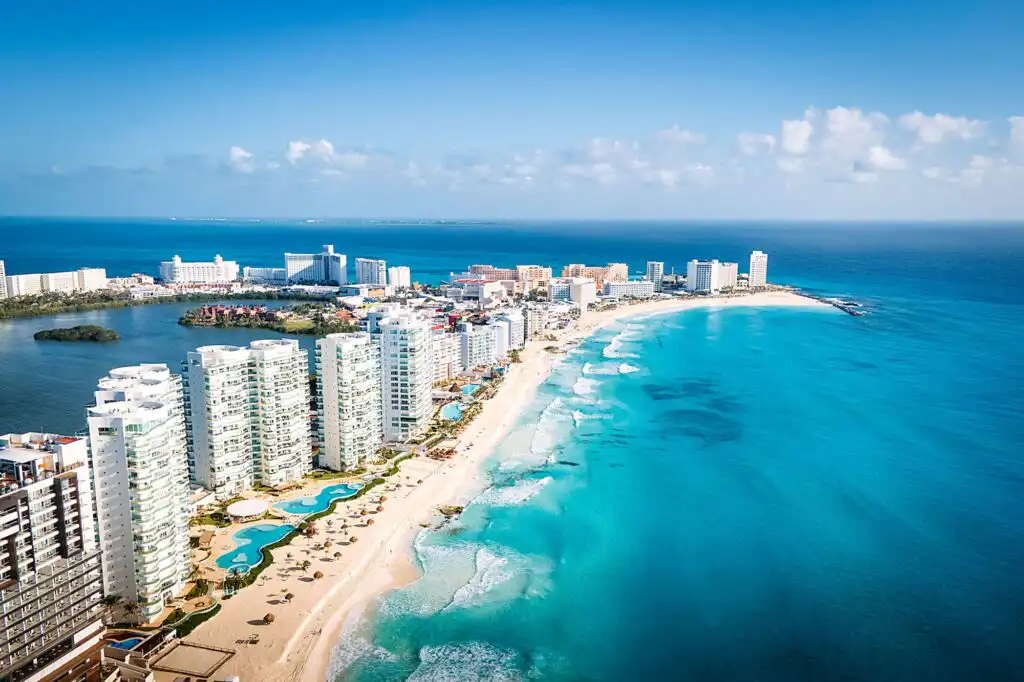 Puerto Vallarta vs Cancún Travel Guide