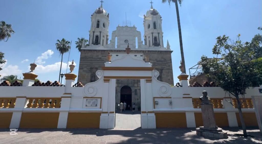 Tlaquepaque Day Trip Art, Shopping, Mariachi Serenade & Lunch at Real San Pedro!