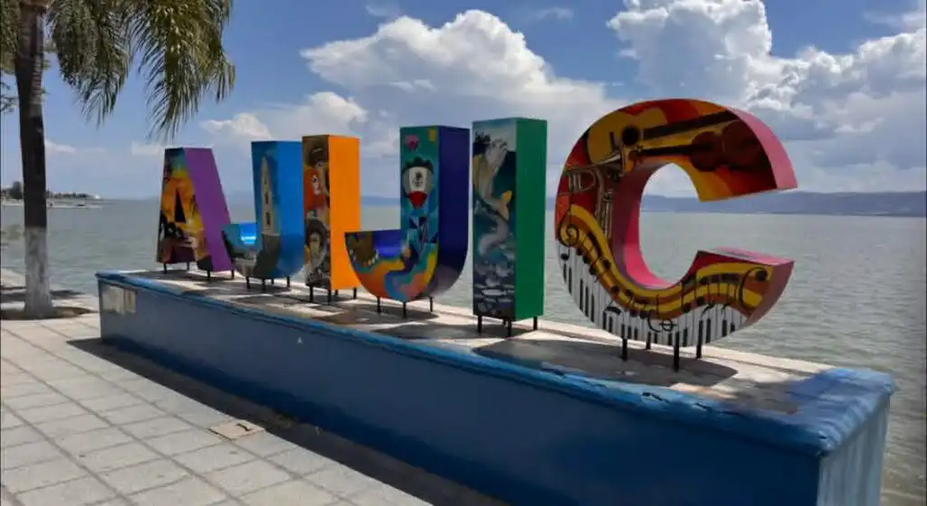 Discover Chapala